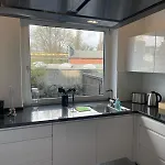 Schoen Wohnen ! Netflix Nespresso Kueche Parkplatz Garten *
