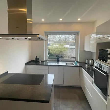 Schoen Wohnen ! Netflix Nespresso Kueche Parkplatz Garten Apartment Duisburg