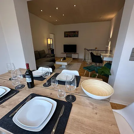 Schoen Wohnen ! Netflix Nespresso Kueche Parkplatz Garten Apartment *