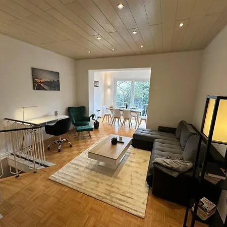 Schoen Wohnen ! Netflix Nespresso Kueche Parkplatz Garten Apartment *