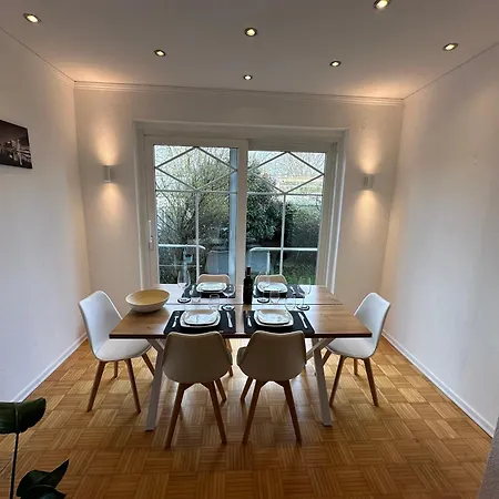 Schoen Wohnen ! Netflix Nespresso Kueche Parkplatz Garten Apartment *