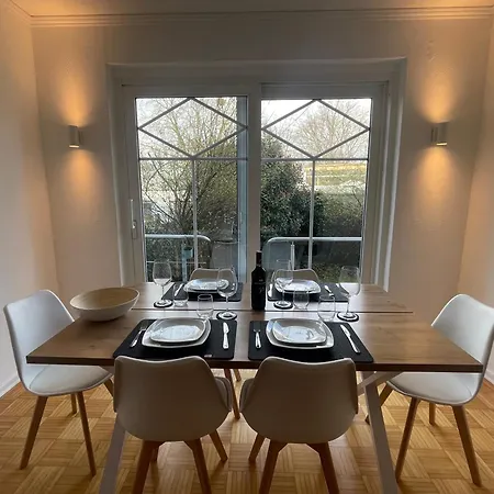 Schoen Wohnen ! Netflix Nespresso Kueche Parkplatz Garten Apartament Duisburg