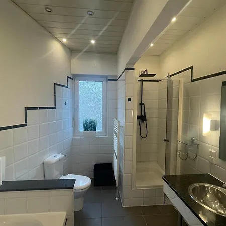 Schoen Wohnen ! Netflix Nespresso Kueche Parkplatz Garten Apartment *