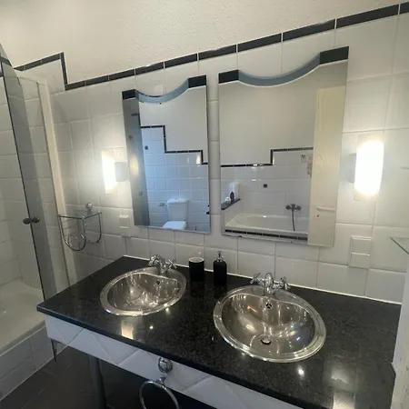 Apartment Schoen Wohnen ! Netflix Nespresso Kueche Parkplatz Garten