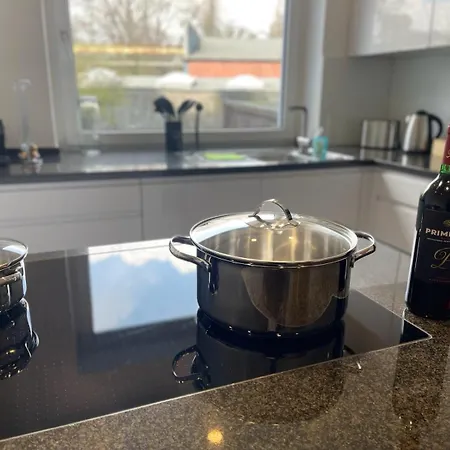 Apartment Schoen Wohnen ! Netflix Nespresso Kueche Parkplatz Garten