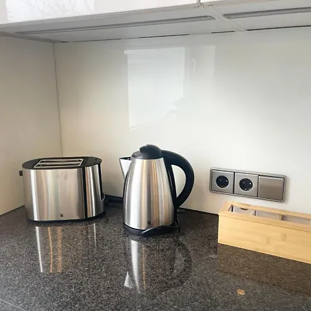 Schoen Wohnen ! Netflix Nespresso Kueche Parkplatz Garten Apartment *