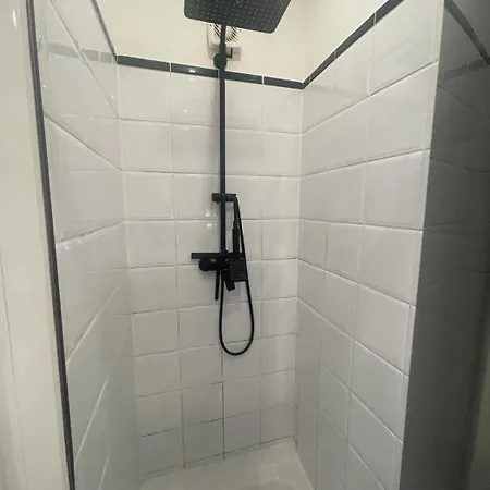 Schoen Wohnen ! Netflix Nespresso Kueche Parkplatz Garten Apartment Duisburg