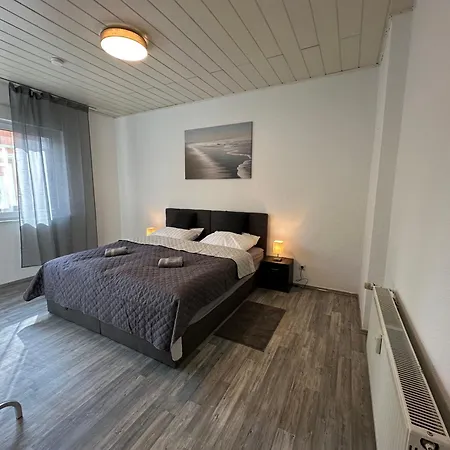 Schoen Wohnen ! Netflix Nespresso Kueche Parkplatz Garten * Дуйсбург