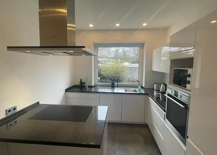 Schoen Wohnen ! Netflix Nespresso Kueche Parkplatz Garten 公寓 杜伊斯堡