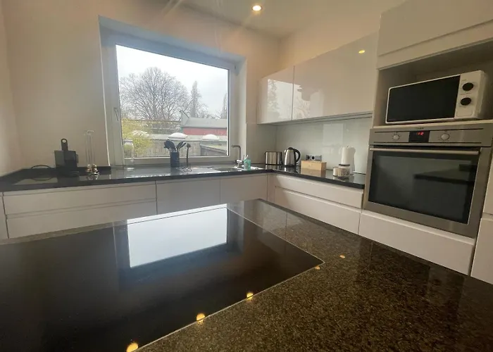 Schoen Wohnen ! Netflix Nespresso Kueche Parkplatz Garten Lejlighed *