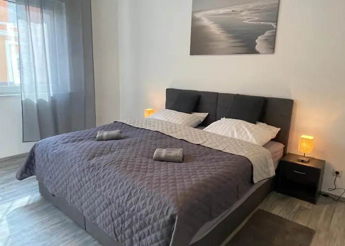 Schoen Wohnen ! Netflix Nespresso Kueche Parkplatz Garten Lejlighed