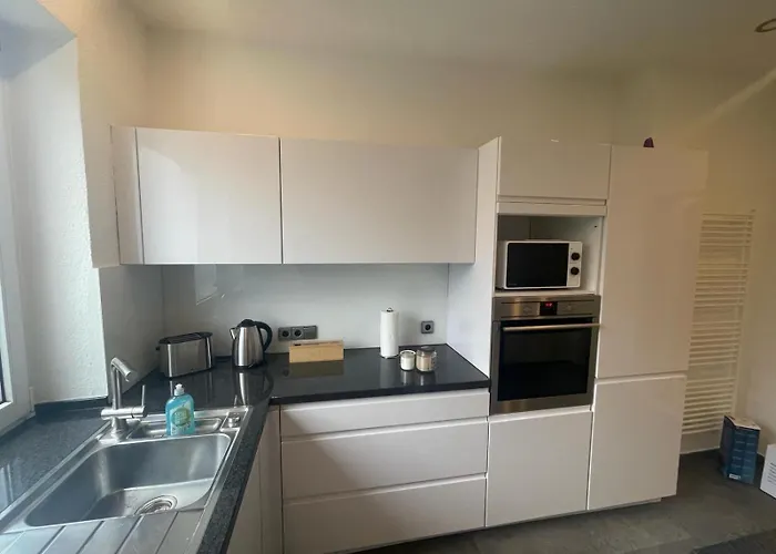 Schoen Wohnen ! Netflix Nespresso Kueche Parkplatz Garten 公寓