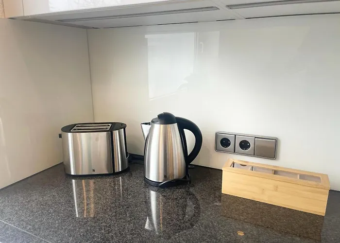 Schoen Wohnen ! Netflix Nespresso Kueche Parkplatz Garten Lejlighed *